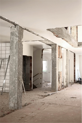 A 500 sqm interior refurbishment of a house in Guimarães is now begining its construction.